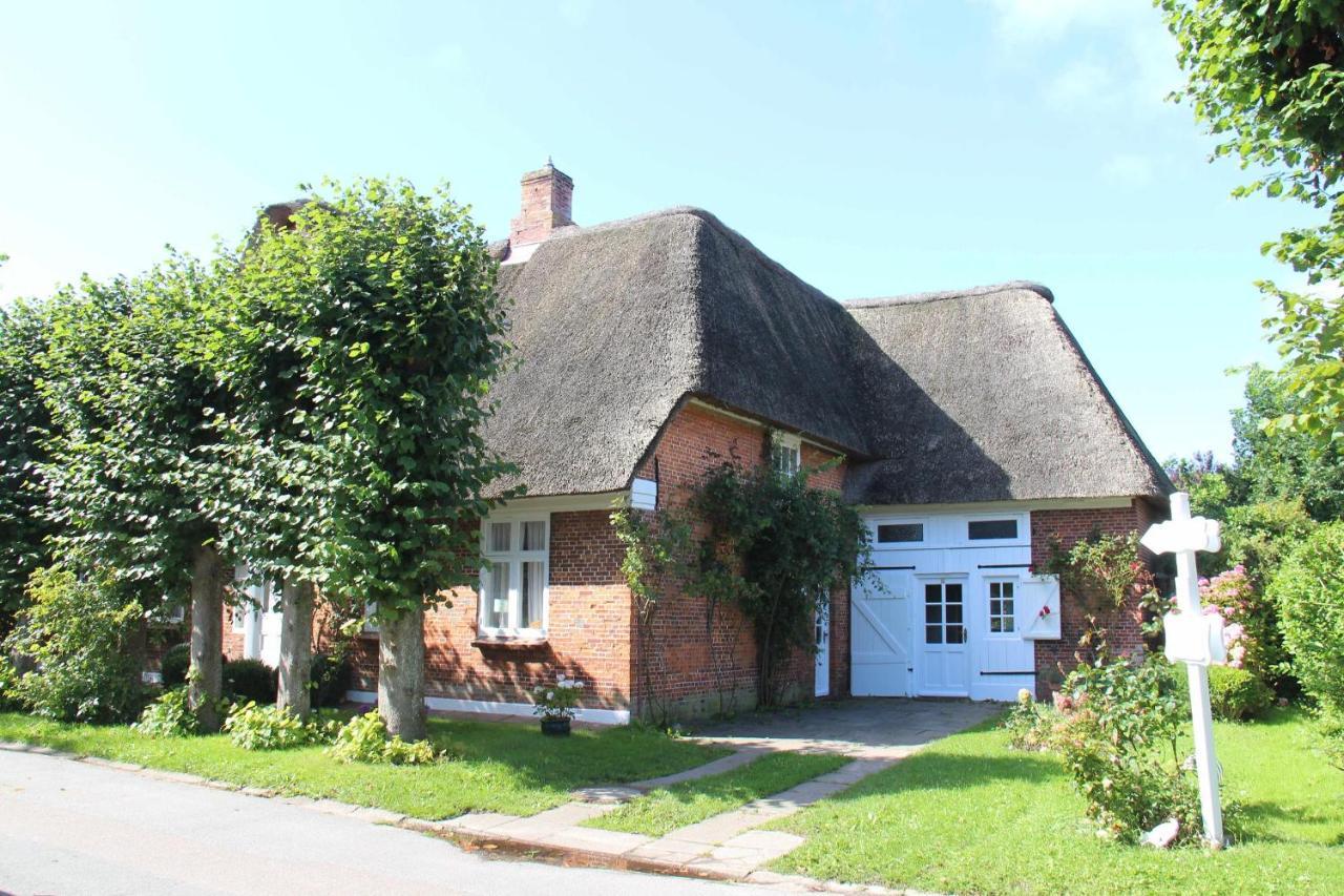 Kapitaen Hansen Haus Oldsum Buitenkant foto