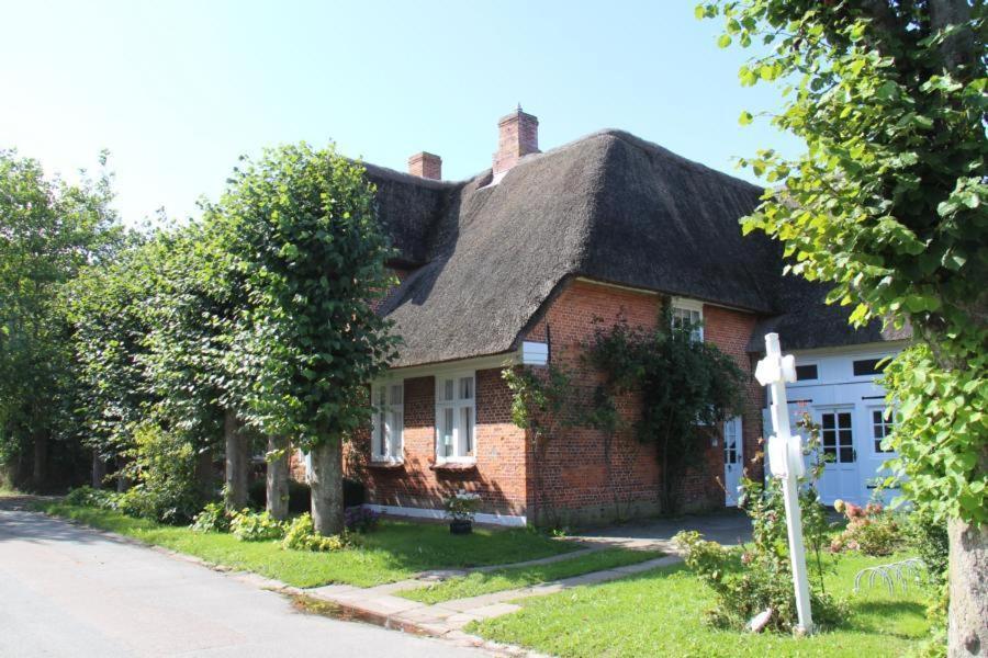 Kapitaen Hansen Haus Oldsum Buitenkant foto